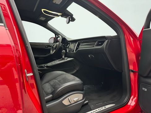 Used 2017 Porsche Macan GTS AWD/4WD image 32