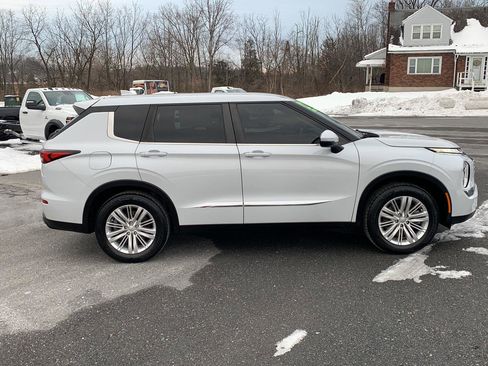 Used 2022 Mitsubishi Outlander ES image 4