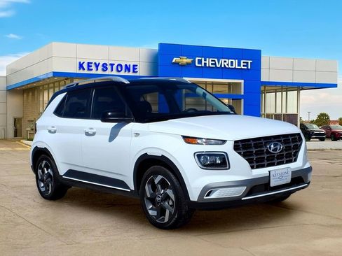 Used 2025 Hyundai Venue Limited FWD image 1