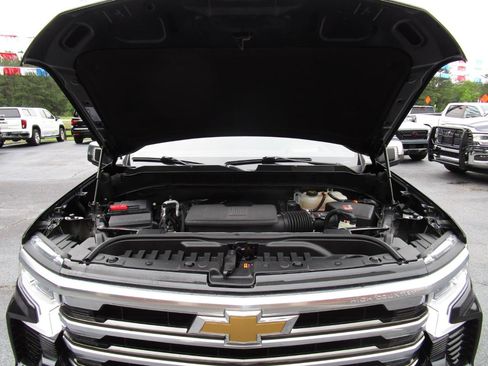 Used 2023 Chevrolet Silverado 1500 High Country w/ Technology Package AWD/4WD image 38