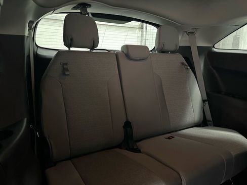 Used 2025 Toyota Sienna LE image 59