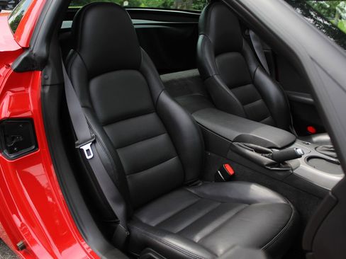 Used 2007 Chevrolet Corvette Coupe w/ Preferred Equipment Group RWD image 11