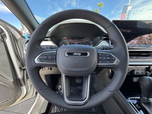 Used 2025 Jeep Compass Limited AWD/4WD image 24