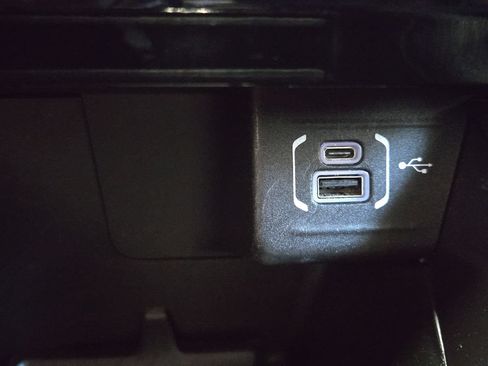 Used 2025 Jeep Compass Latitude w/ Sun & Sound Group AWD/4WD image 16