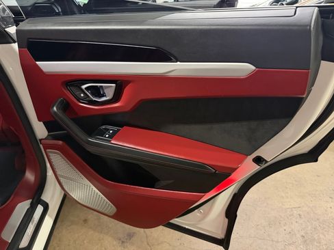 Used 2020 Lamborghini Urus AWD/4WD image 21