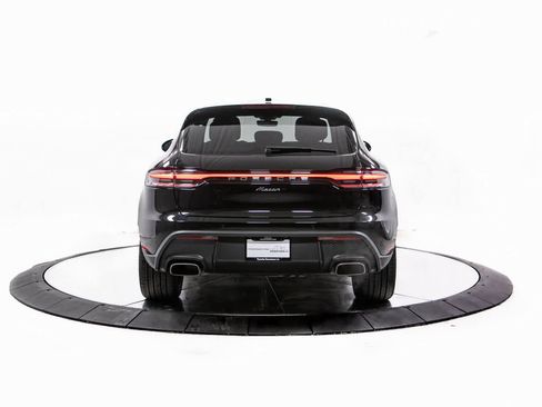 Certified 2023 Porsche Macan image 6