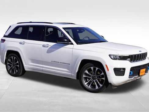Used 2023 Jeep Grand Cherokee Overland w/ Luxury Tech Group IV AWD/4WD image 2