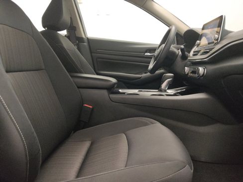 Used 2024 Nissan Altima 2.5 SV FWD image 21