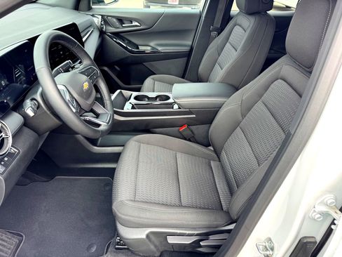 Used 2025 Chevrolet Equinox LT w/ Safety and Technology Package image 12