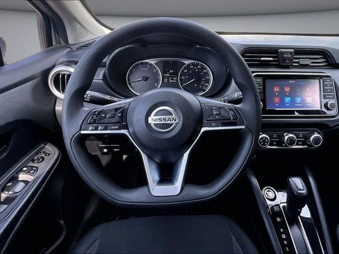 Used 2020 Nissan Versa S FWD image 8