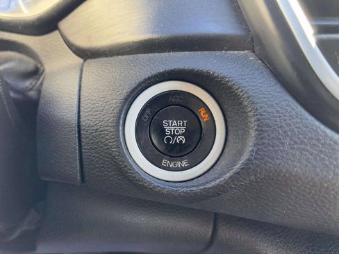 Used 2015 Chrysler 200 Limited image 28