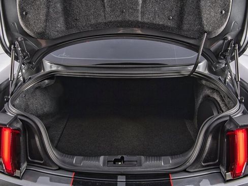 Used 2022 Ford Mustang Shelby GT500 w/ Carbon Fiber Track Pack image 39