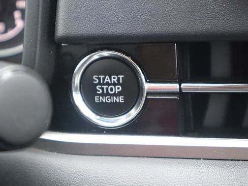 Used 2024 Mitsubishi Outlander AWD image 17