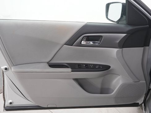 Used 2015 Honda Accord LX image 19