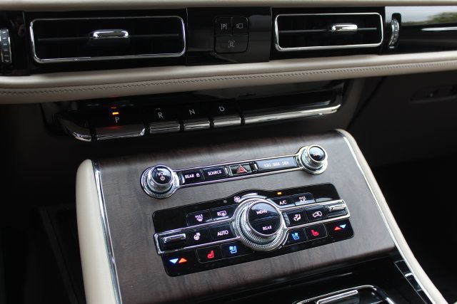 Used 2023 Lincoln Aviator Reserve w/ Elements Package Plus AWD/4WD image 27