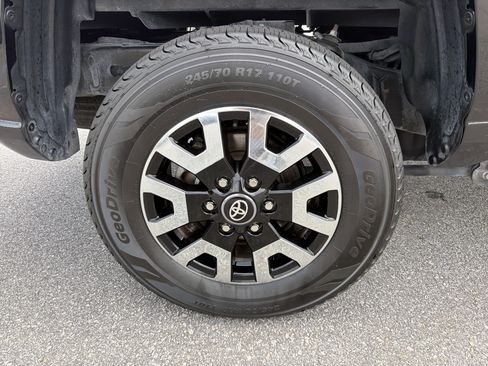 Certified 2024 Toyota Tacoma SR5 AWD/4WD image 28