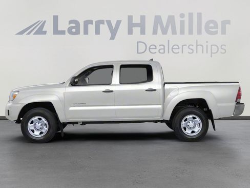 Used 2012 Toyota Tacoma 4x4 Double Cab w/ SR5 Pkg image 3