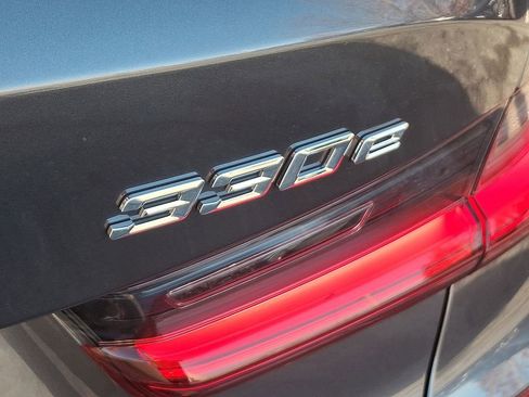 Used 2021 BMW 330e xDrive w/ M Sport Package image 32