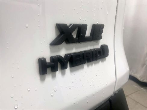 Used 2021 Toyota RAV4 XLE w/ Convenience Package image 30