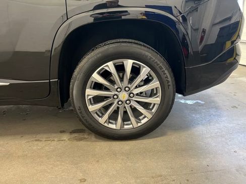 Used 2023 Chevrolet Traverse Premier image 18