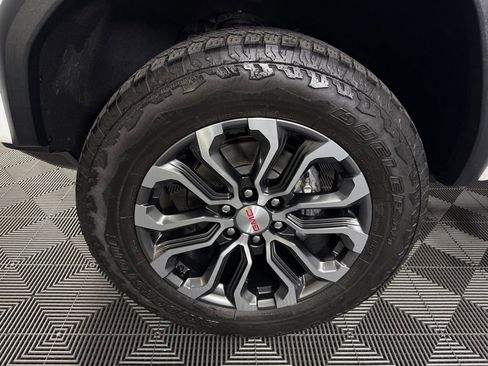 Used 2023 GMC Canyon Denali image 12