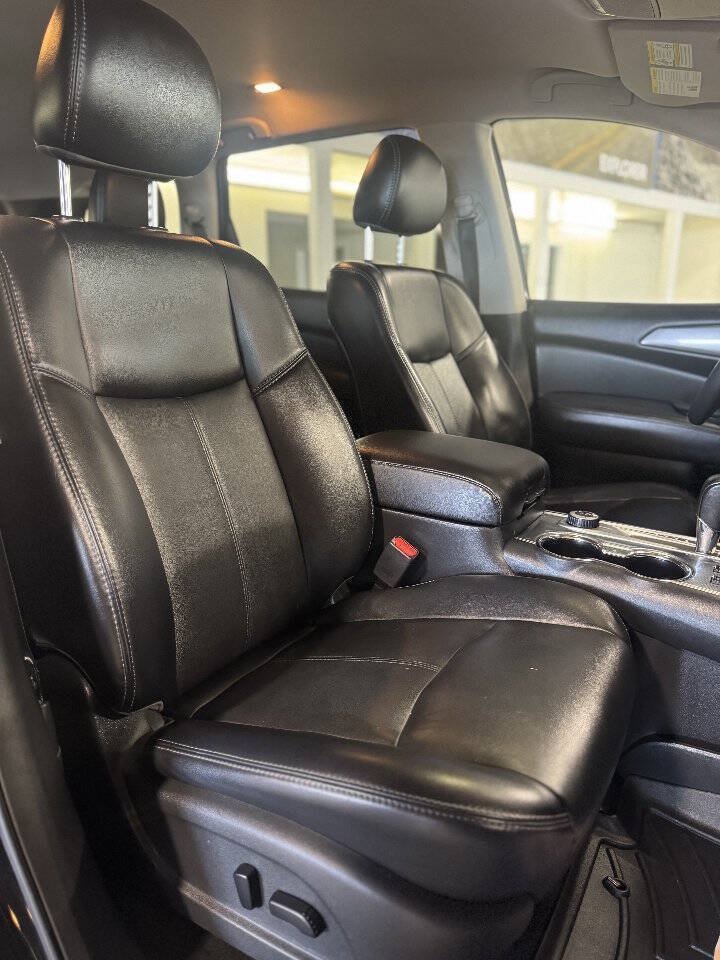 Used 2019 Nissan Pathfinder SL AWD/4WD image 6