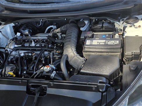 Used 2015 Hyundai Veloster Turbo FWD image 19
