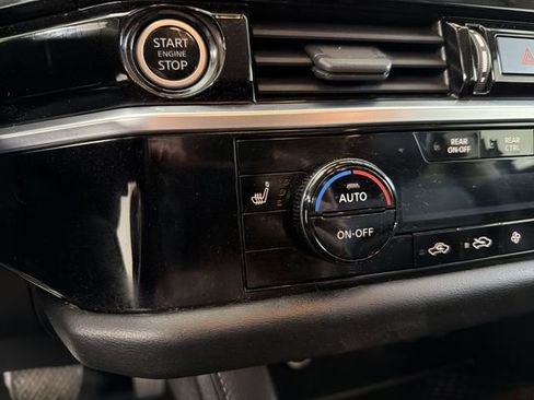 Used 2022 Nissan Pathfinder SL w/ SL Black Package image 32