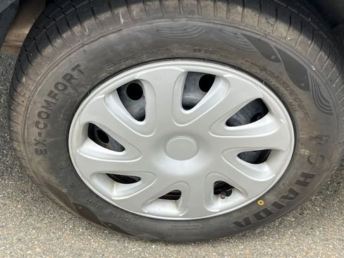 Used 1995 Toyota Camry LE FWD image 17