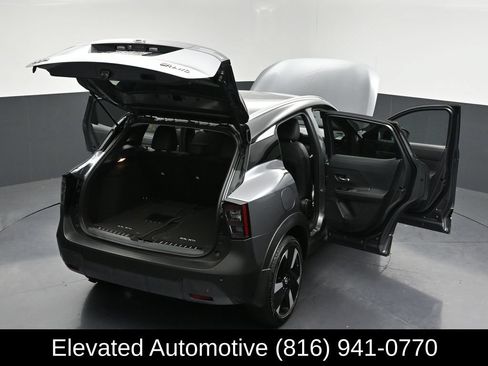 Used 2025 Nissan Kicks SR w/ Illumination Package AWD/4WD image 30