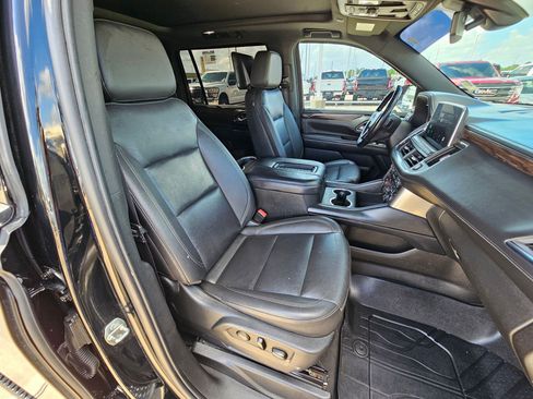 Used 2022 Chevrolet Suburban Z71 w/ Z71 Off-Road Package AWD/4WD image 40