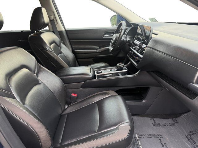 Used 2025 Nissan Pathfinder SL AWD/4WD image 12