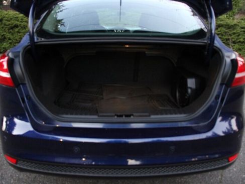 Used 2017 Ford Focus SEL w/ Cold Weather Package image 17