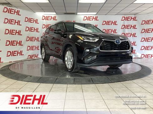 Used 2023 Toyota Highlander Limited AWD/4WD image 1