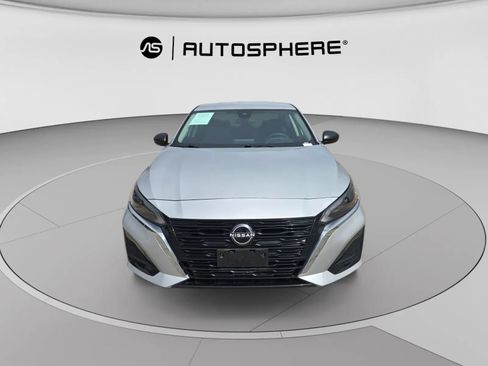 Used 2024 Nissan Altima 2.5 SV FWD image 2