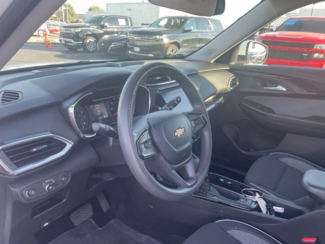 Used 2023 Chevrolet TrailBlazer LT w/ Convenience Package FWD image 9