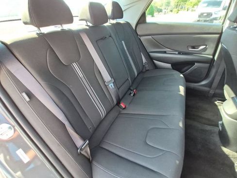 Used 2025 Hyundai Elantra SEL FWD image 33