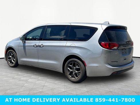 Used 2019 Chrysler Pacifica Touring Plus w/ Advanced Safetytec Group FWD image 4