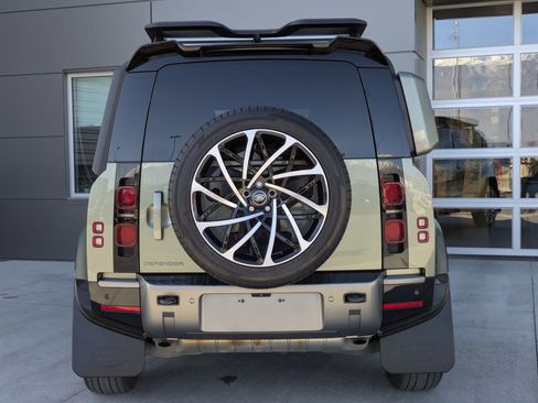 Certified 2024 Land Rover Defender 110 X-Dynamic SE image 9