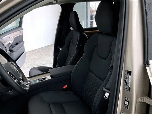 New 2026 Volvo XC90 B5 Plus image 32