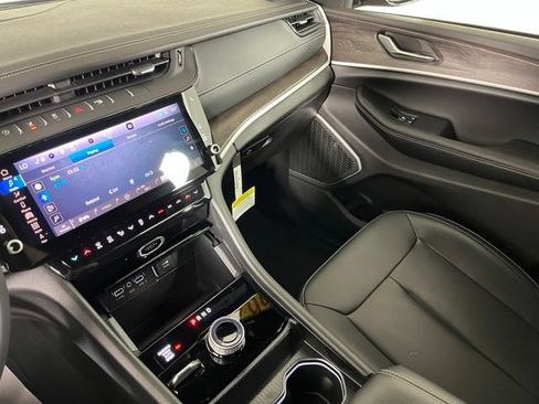 Used 2026 Jeep Grand Cherokee Limited w/ Limited Altitude Package AWD/4WD image 37