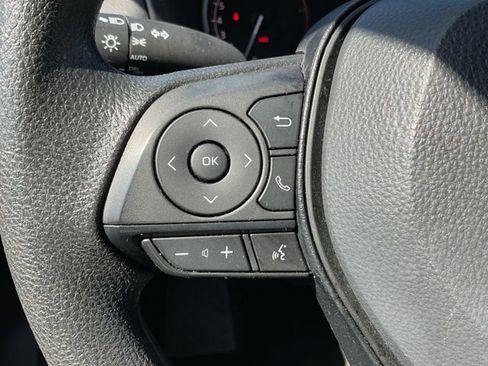 Used 2025 Toyota RAV4 XLE AWD/4WD image 27