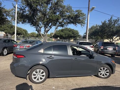 Used 2026 Toyota Corolla LE FWD image 3