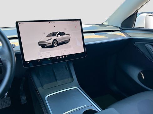 Used 2023 Tesla Model Y Long Range AWD/4WD image 22