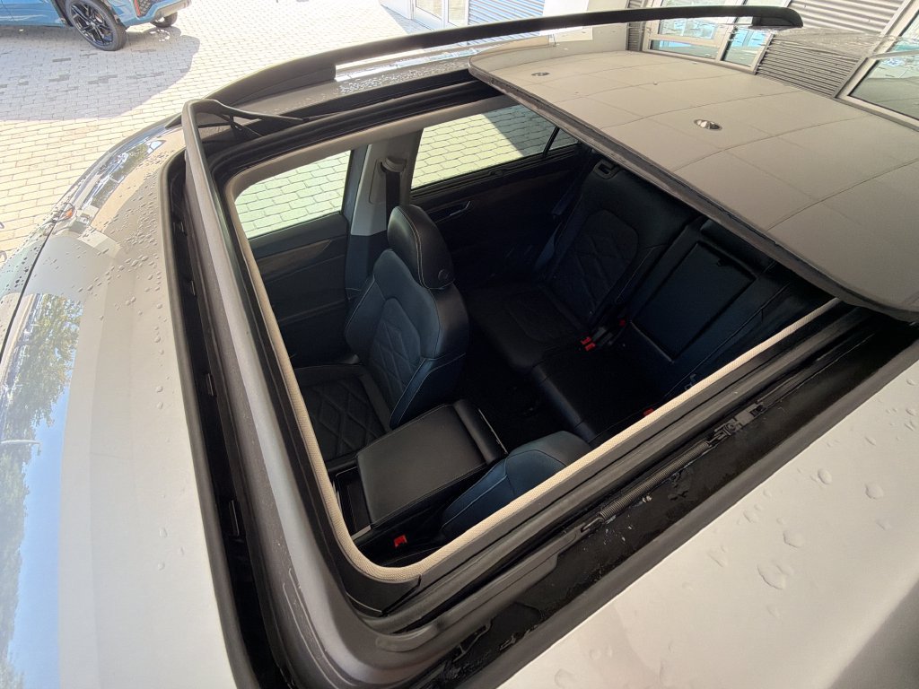 Certified 2024 Volkswagen Atlas SE FWD image 34