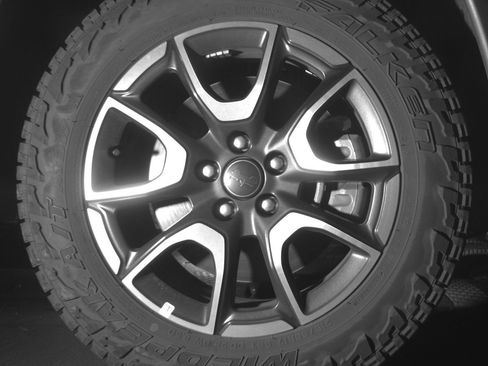Used 2025 Jeep Compass Trailhawk AWD/4WD image 13
