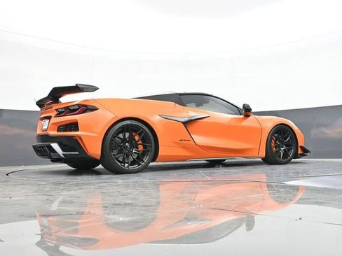 Used 2023 Chevrolet Corvette Z06 w/ Stealth Interior Trim Package image 37