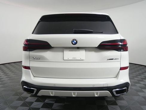 Used 2024 BMW X5 xDrive40i w/ M Sport Package AWD/4WD image 4