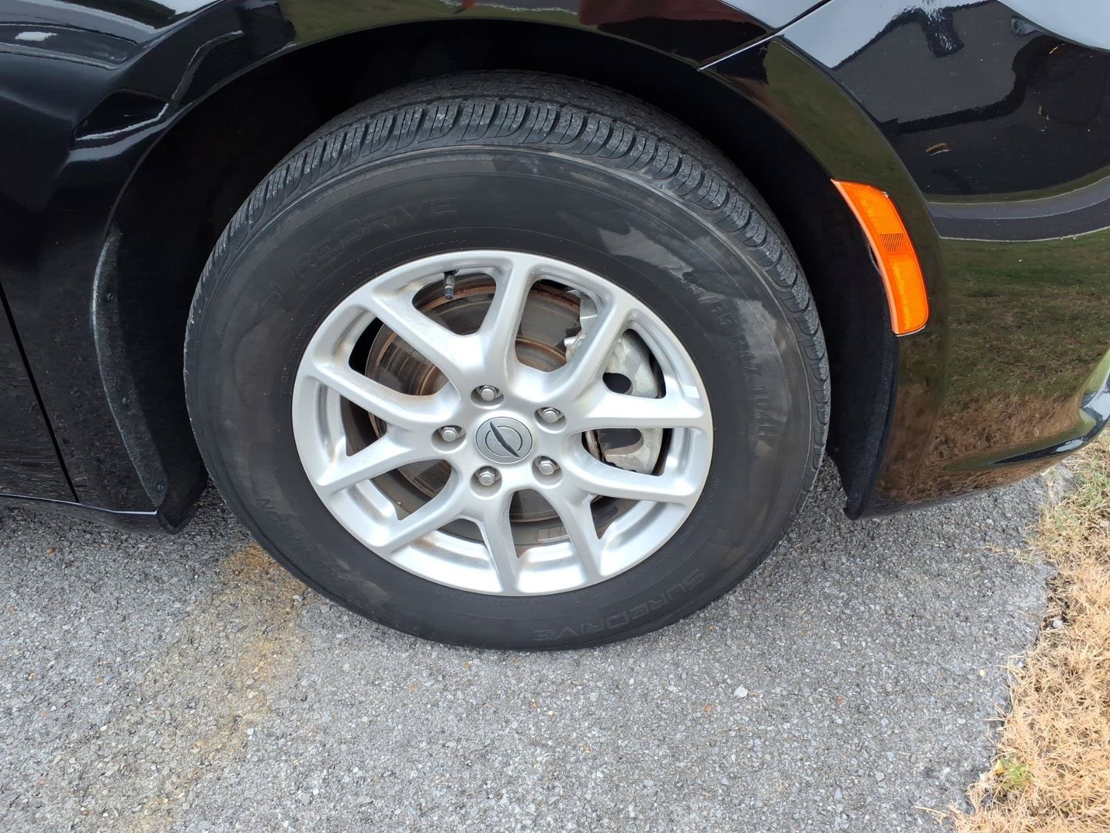 Used 2025 Chrysler Pacifica Select FWD image 6