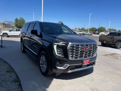 Used 2025 GMC Yukon XL Denali AWD/4WD image 5